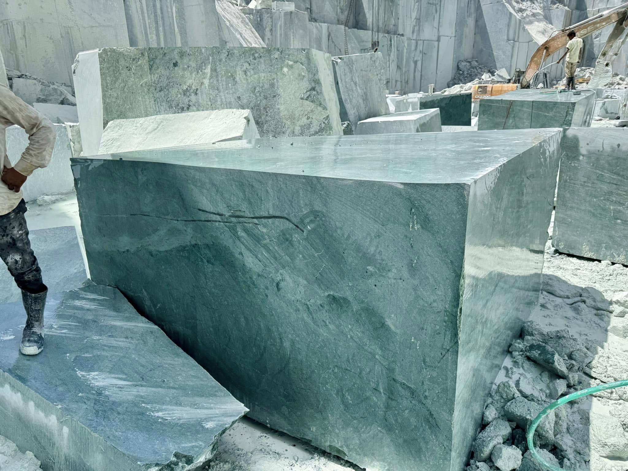 Đá Granite Xanh Napoli – Chọn Đúng Mệnh, Nhận Đủ Lộc