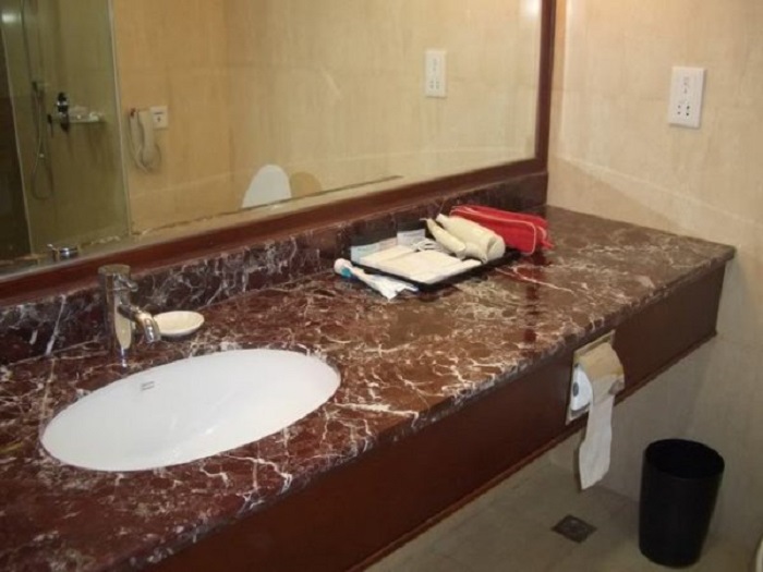 Mặt bàn lavabo đá đỏ huyết dụ