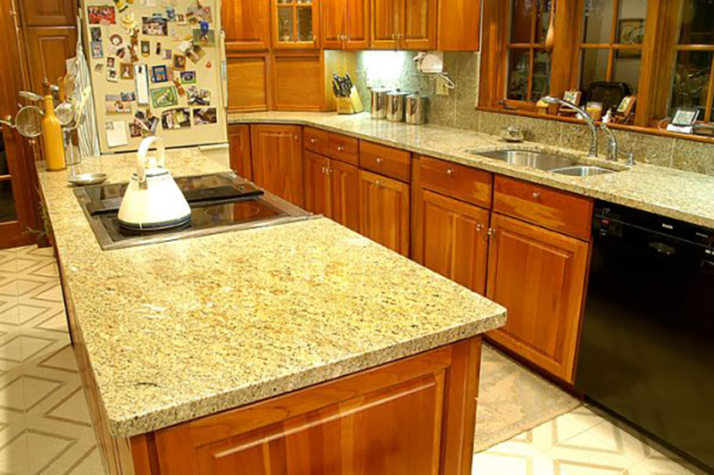 Bếp đá granite màu vàng