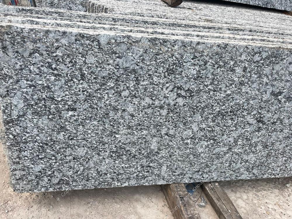 Đá granite trắng mắt rồng