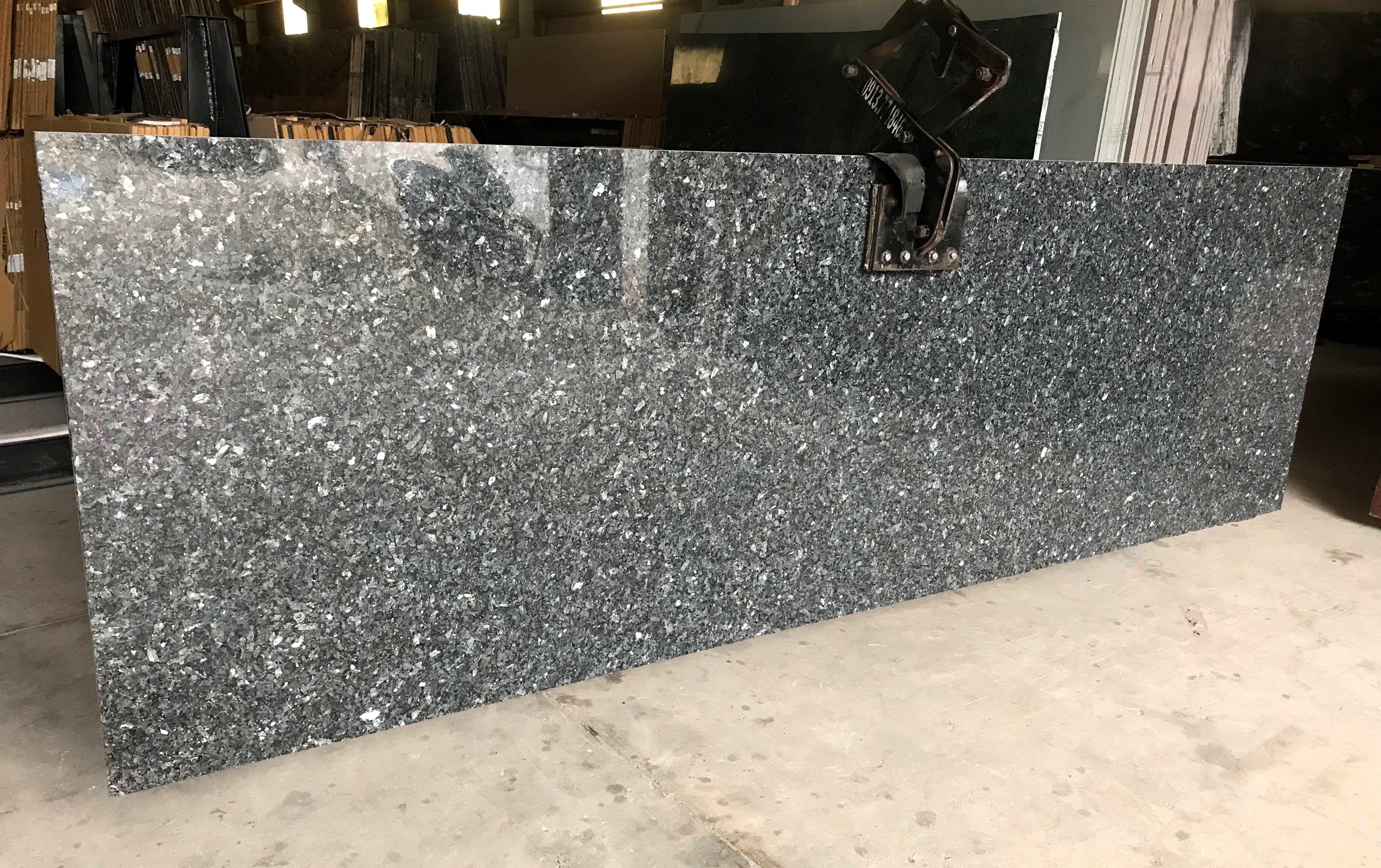 Đá granite xà cừ xám trắng