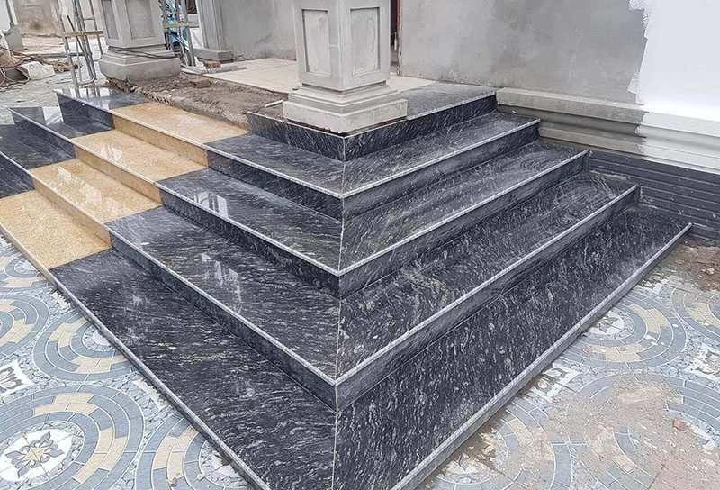 Đá granite đen tam cấp