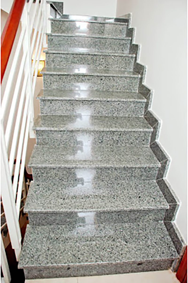 Cầu thang đá granite màu xanh