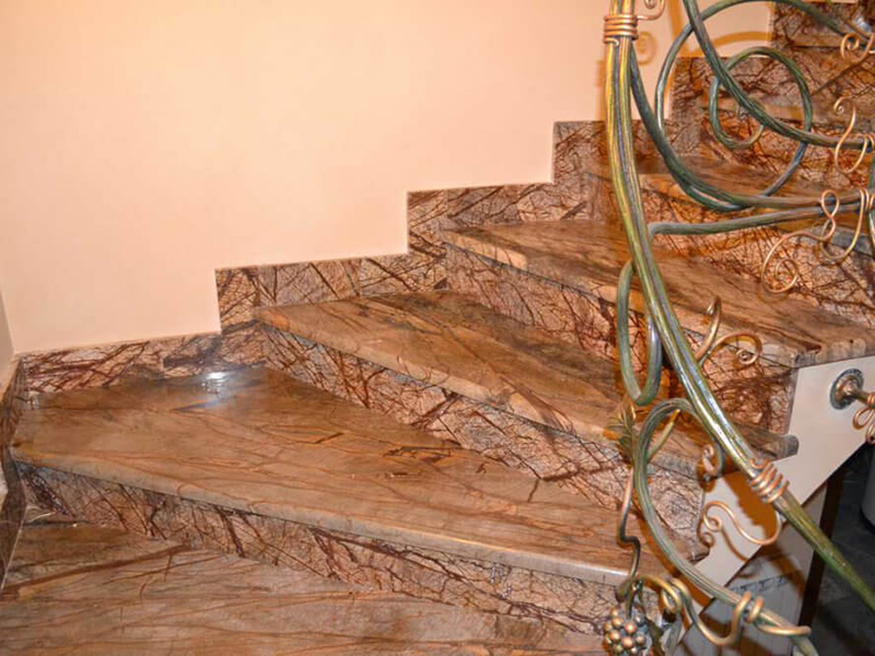 Cầu thang đá marble rainforest golden