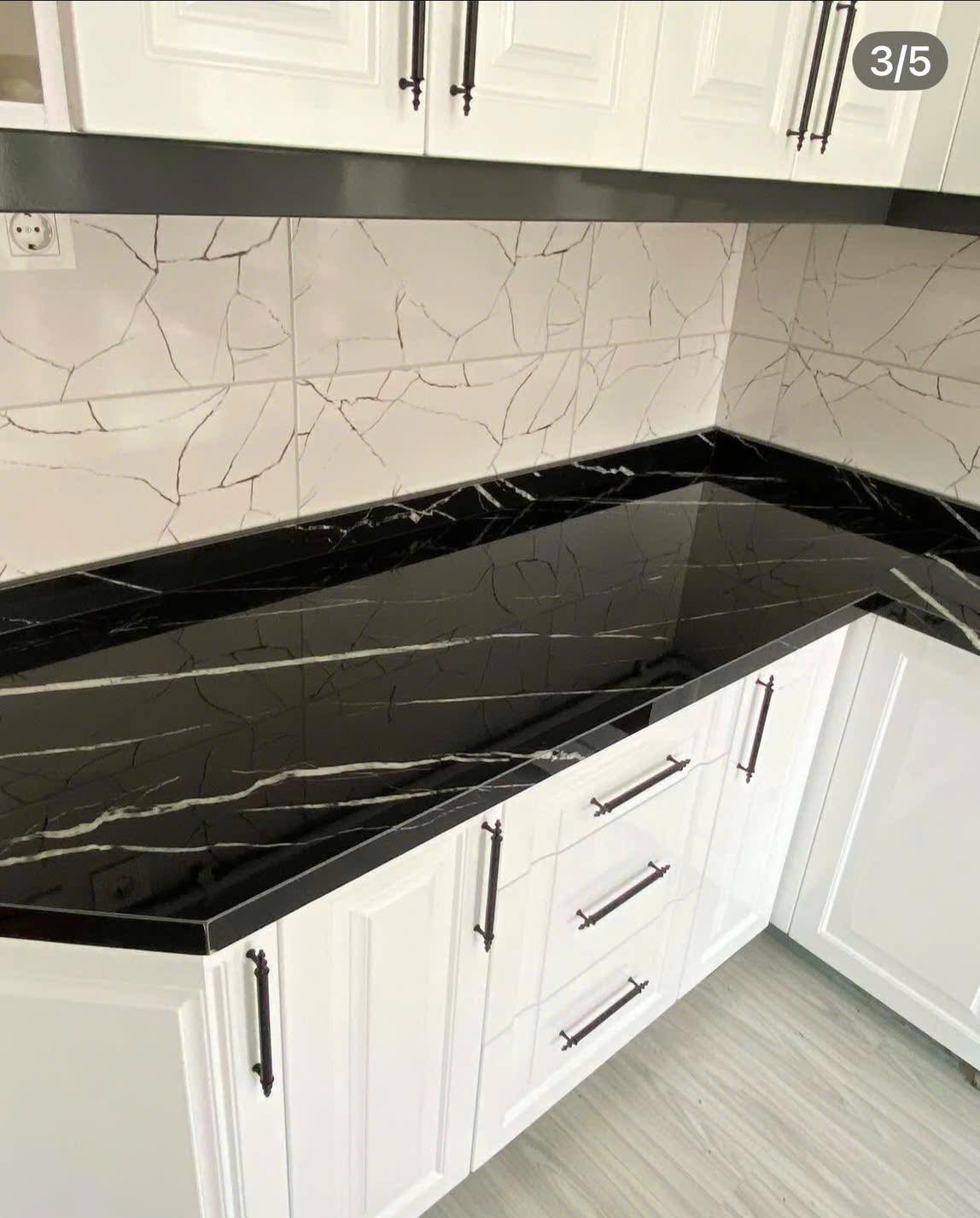 Thi Công Đá Đen Tia Chớp Ốp  Bếp Quầy Bar, Cầu Thang, Lavabo – Báo Giá Tốt 2025