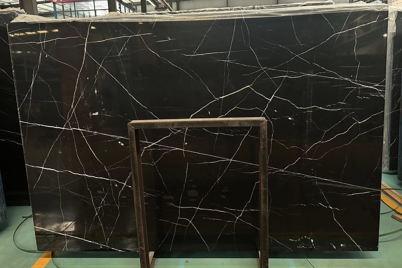 Thi Công Đá Đen Tia Chớp Ốp Quầy Bar, Cầu Thang, Lavabo – Báo Giá Tốt 2025