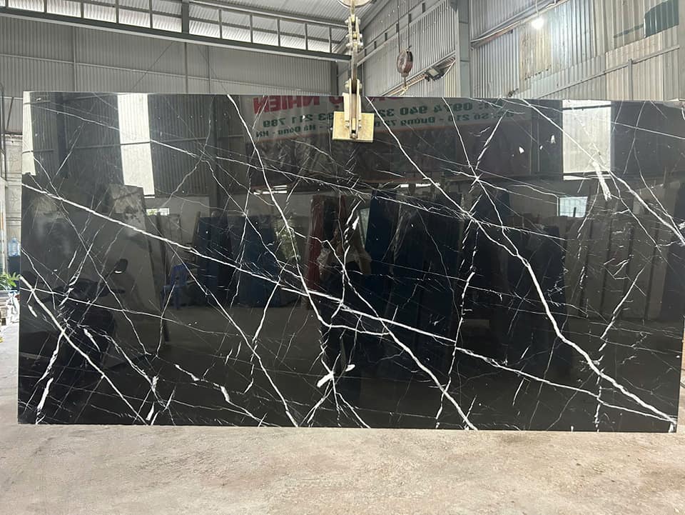 Thi Công Đá Đen Tia Chớp Ốp Quầy Bar, Cầu Thang, Lavabo – Báo Giá Tốt 2025