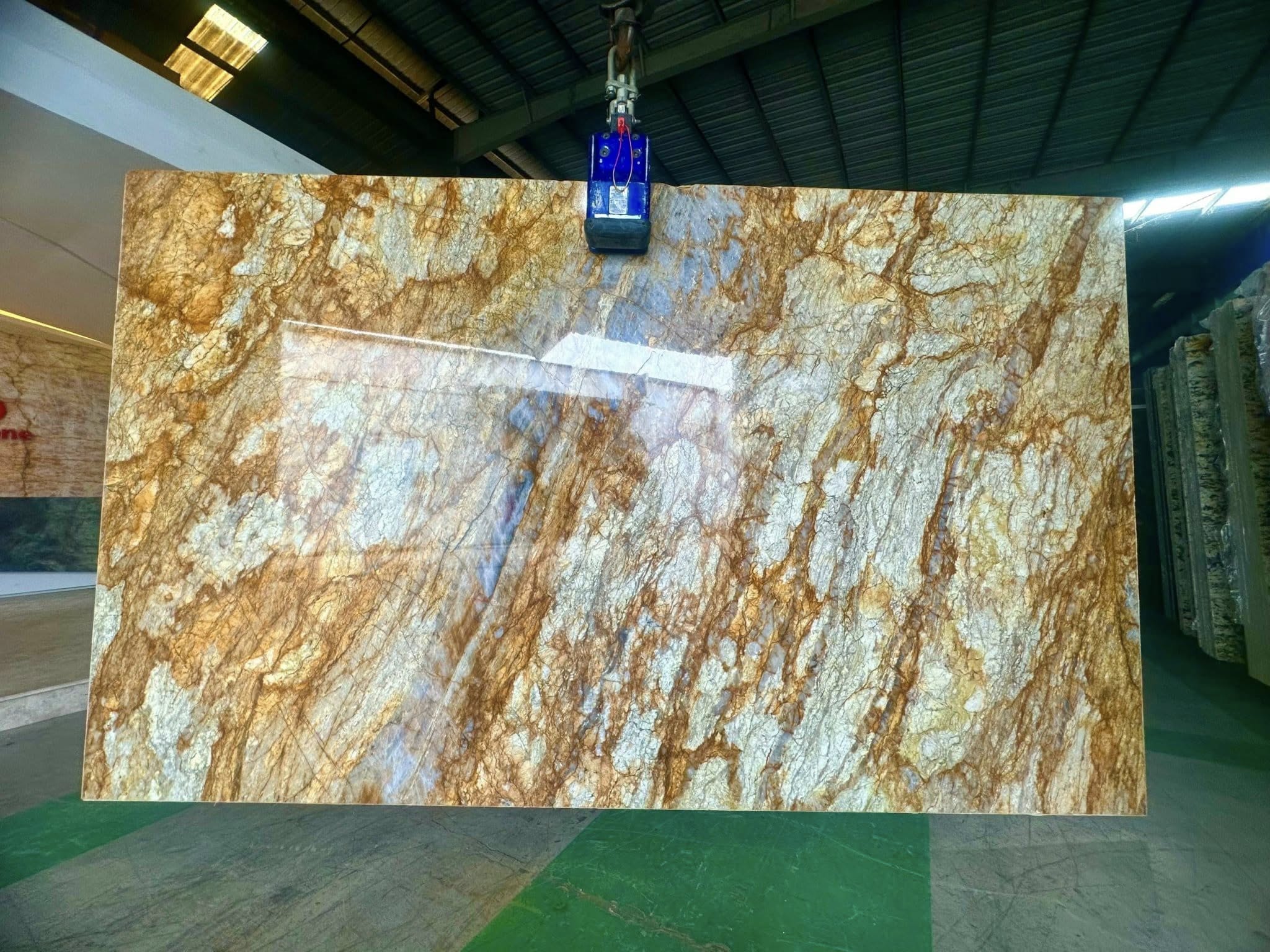 Đá Granite Golden Storm – Ốp Bếp, Cầu Thang, Quầy Bar