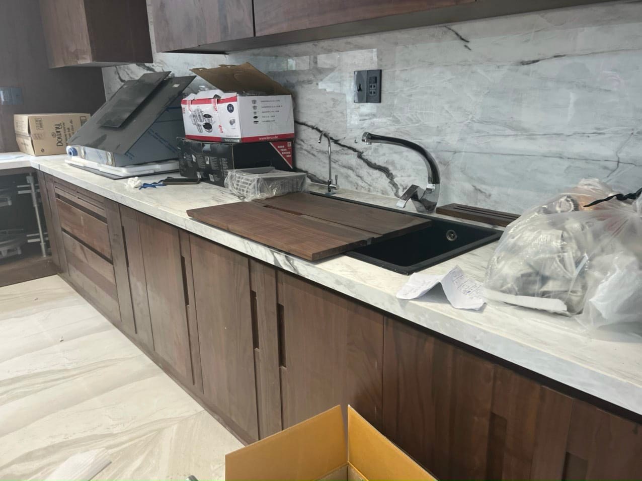 Giá Đá Lamar Modern Statuario Ốp Bàn Bếp, Quầy Bar, Mặt Tủ Gỗ