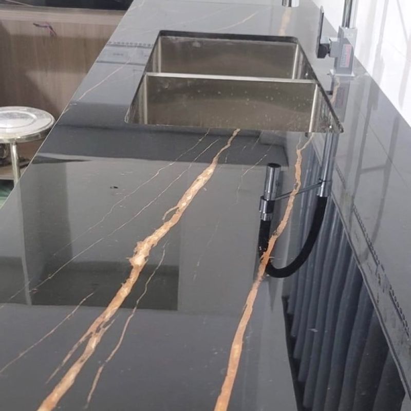 Báo Giá Đá Lamar Sahara Noir Ốp Bàn Bếp, Quầy Bar, Bàn Đảo Bếp Đẹp Sang Trọng 2025