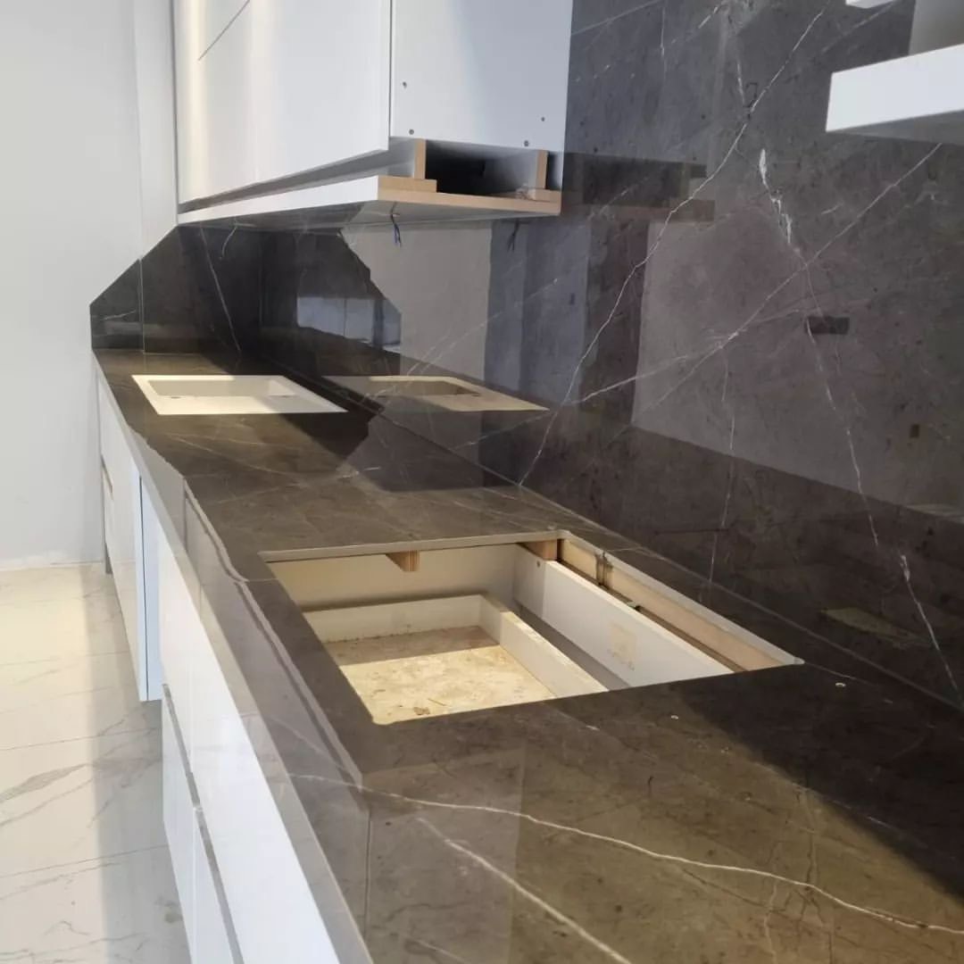 Báo Giá Đá Lamar Sahara Noir Ốp Bàn Bếp, Quầy Bar, Bàn Đảo Bếp Đẹp Sang Trọng 2025