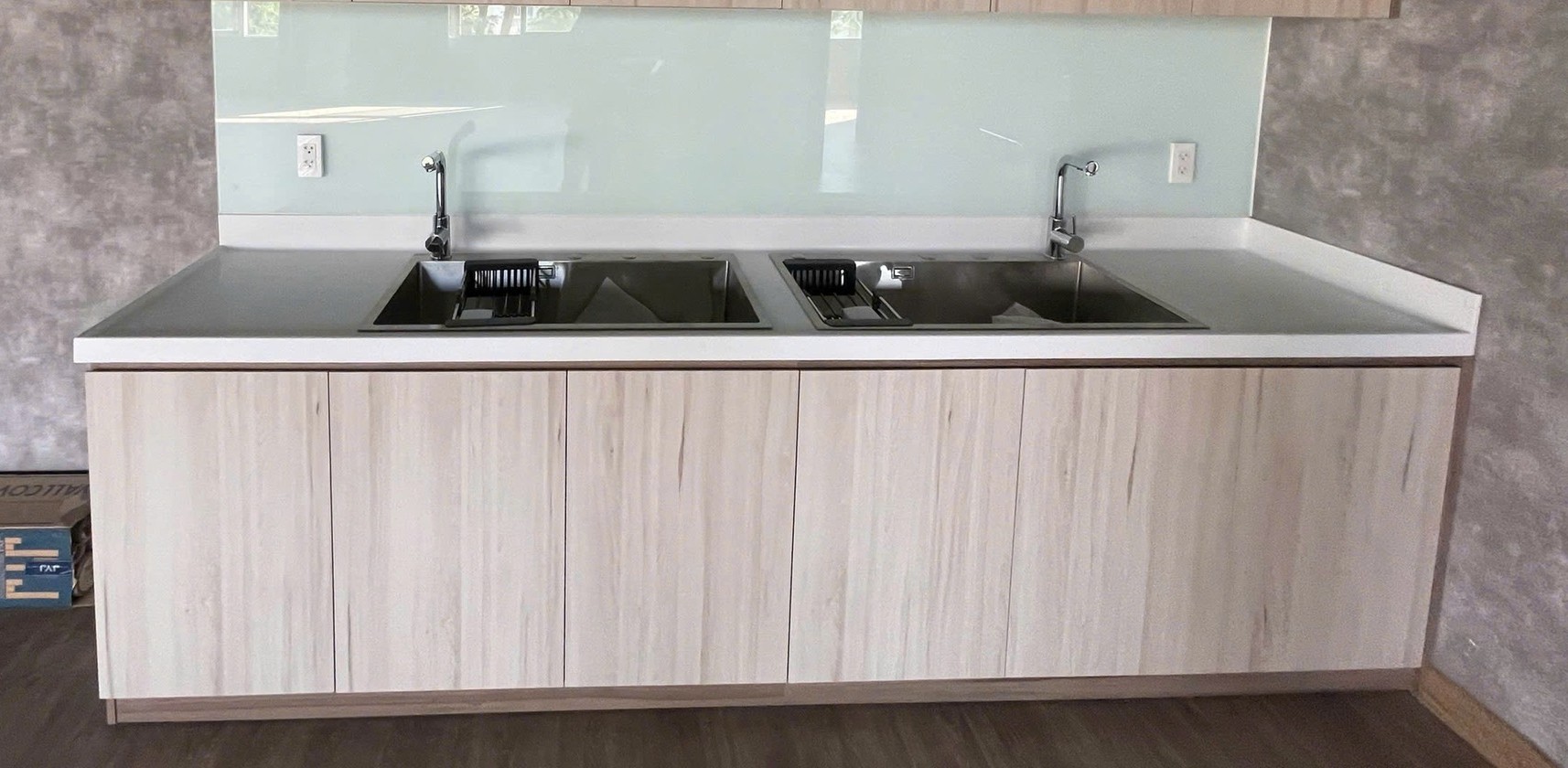 giá mặt lavabo đá nhan tạo hàn quốc 