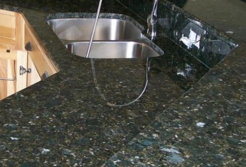 Mặt bàn bếp lavabo ốp đá granite xanh bướm